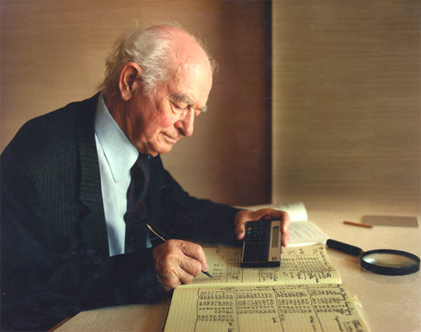 Photograph of Linus Pauling writing.